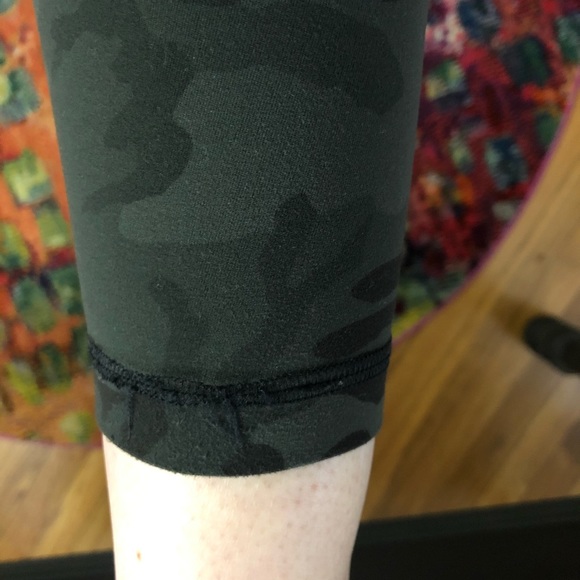 Lululemon Camo Align Pant II 25" - Sz 2 - Picture 3 of 7